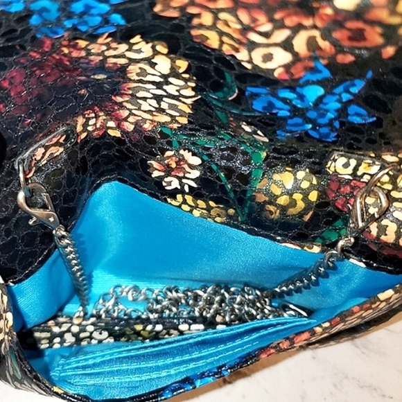 HOBO The Original 'Daria' Convertible Leather Purse - Picture 3 of 8